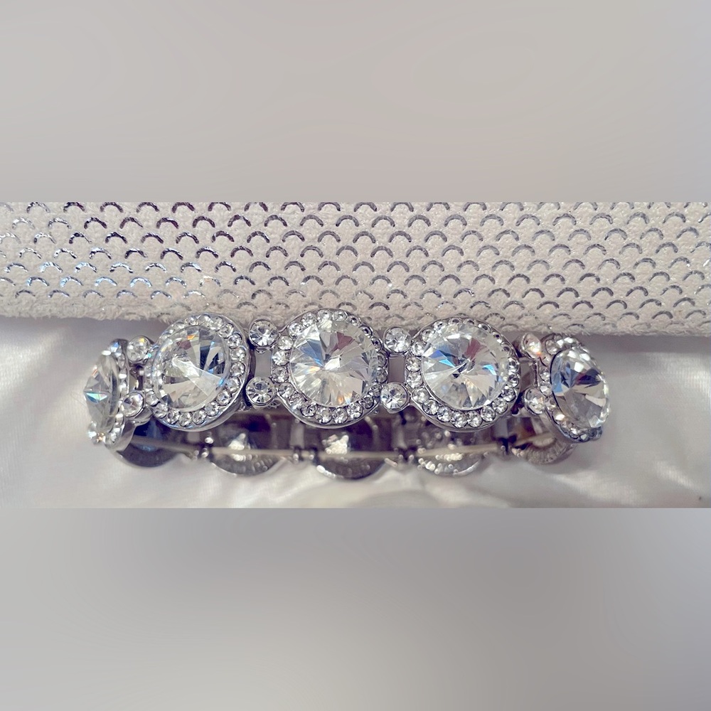 NWOT Multiple Round White Diamond Style Gem Silver Coloured Flex Bracelet